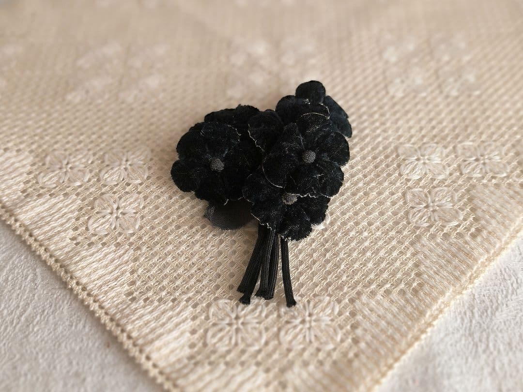 * vintage flower ❀ * シックな布花の コサージュ