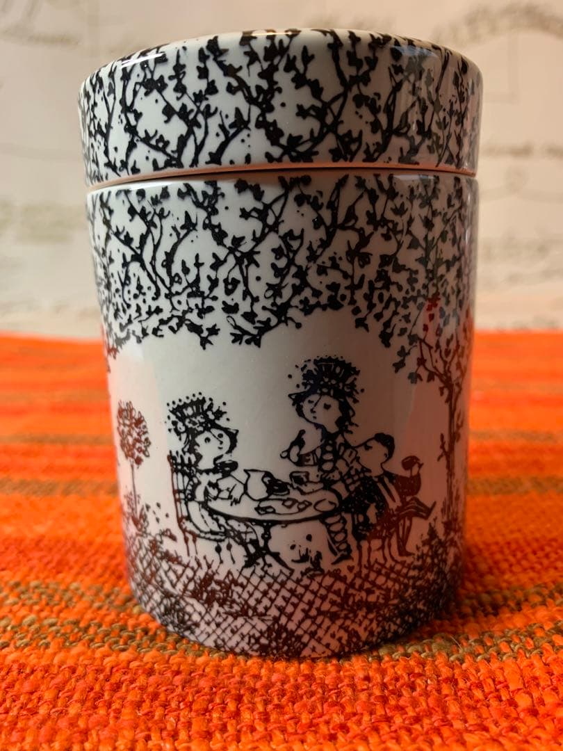 ビヨンヴィンブラッド　ビンテージのニモール窯の蓋物小物入れ！絵柄が可愛いです！