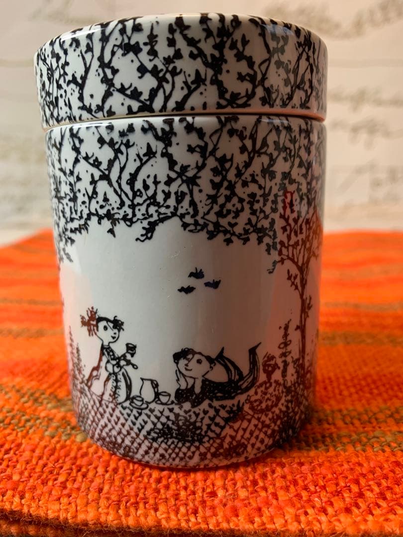 ビヨンヴィンブラッド　ビンテージのニモール窯の蓋物小物入れ！絵柄が可愛いです！