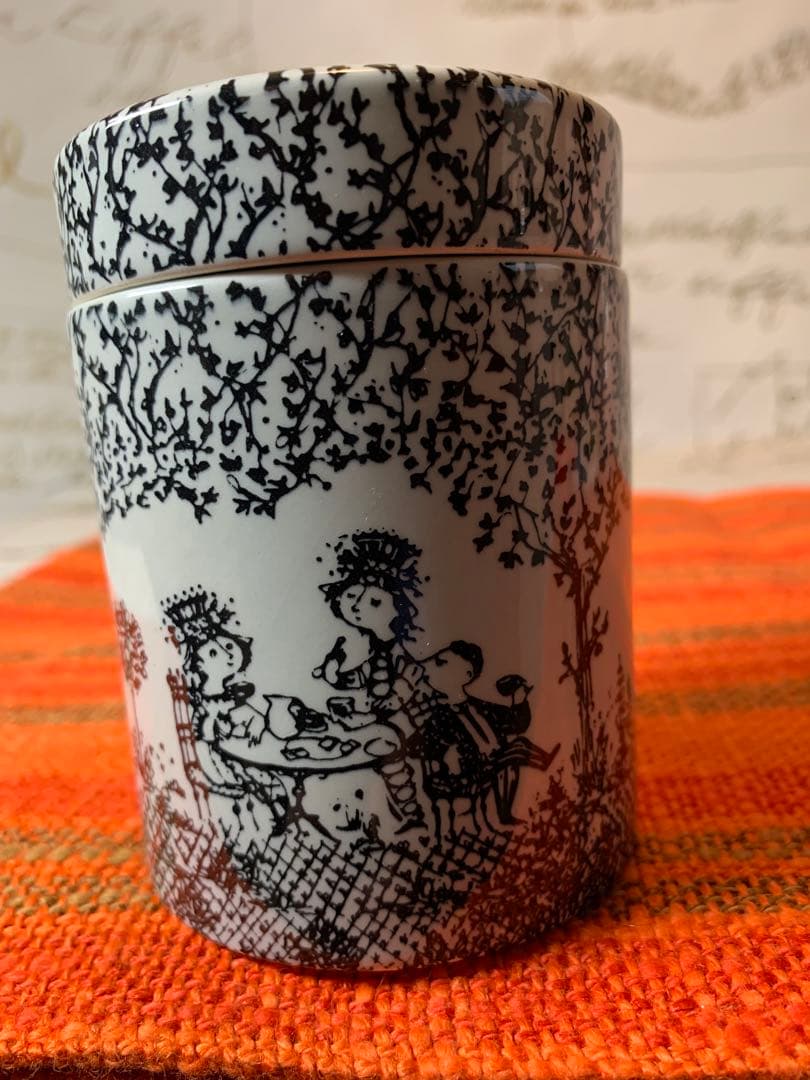 ビヨンヴィンブラッド　ビンテージのニモール窯の蓋物小物入れ！絵柄が可愛いです！