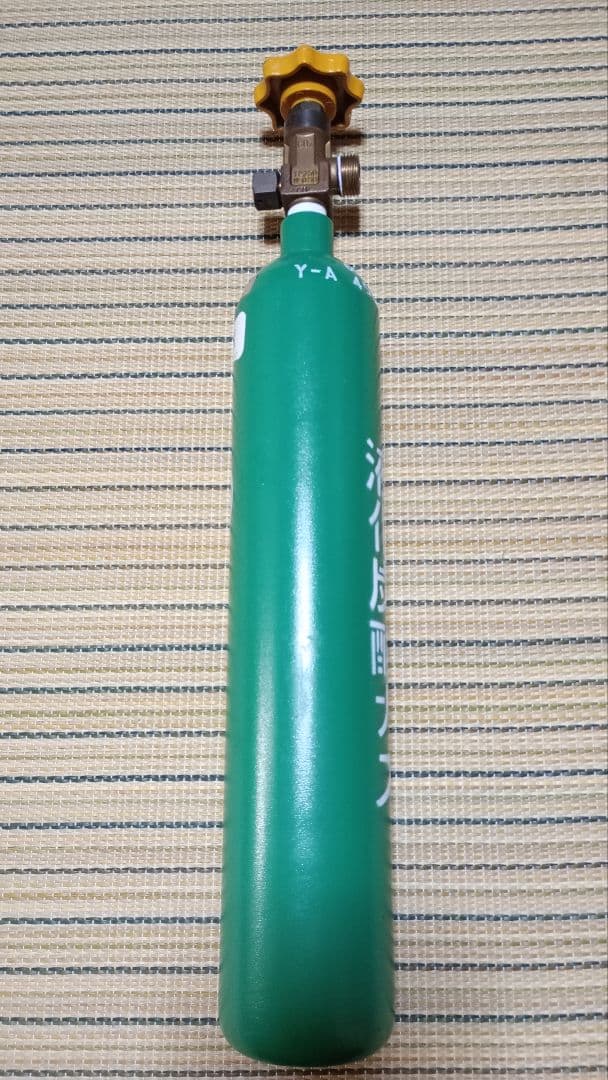 【値下げ】二酸化炭素ボンベ 小型 CO2 水草水槽 ミドボン