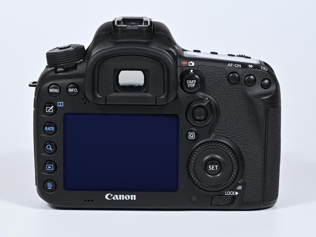 【超美品】キヤノン EOS 7D Mark II ボディ バッテリーグリップ付