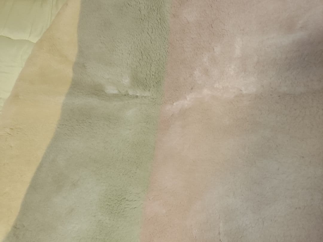 東洋羽毛　ムートン　楕円　ピンク系　カーペット　アリエス　マスコットラグ