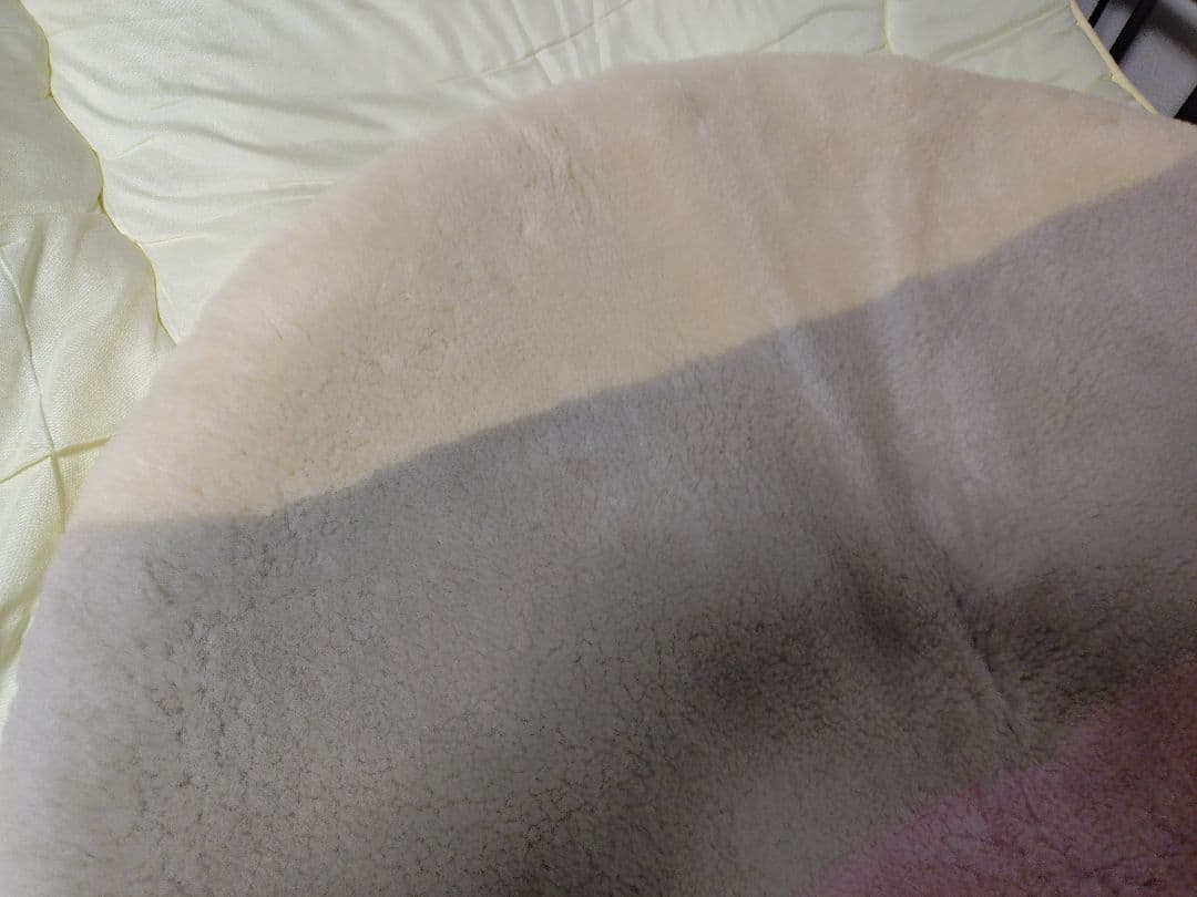 東洋羽毛　ムートン　楕円　ピンク系　カーペット　アリエス　マスコットラグ