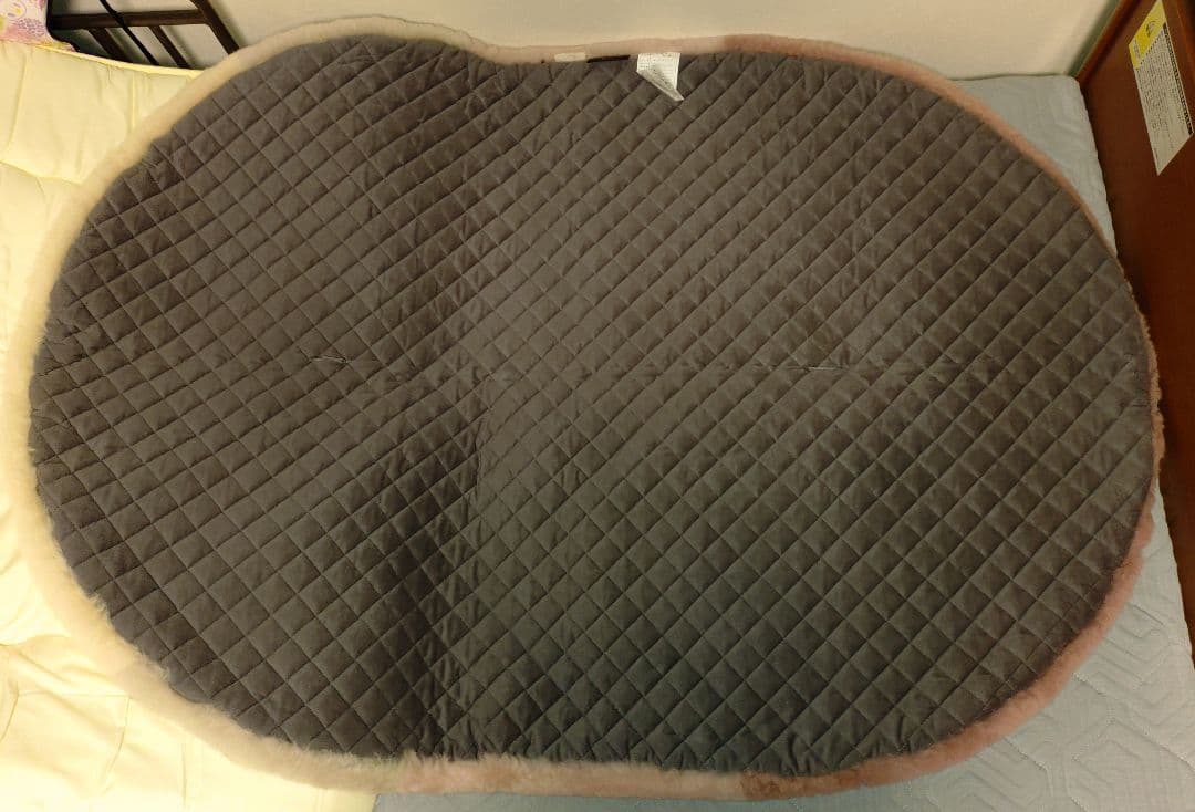 東洋羽毛　ムートン　楕円　ピンク系　カーペット　アリエス　マスコットラグ