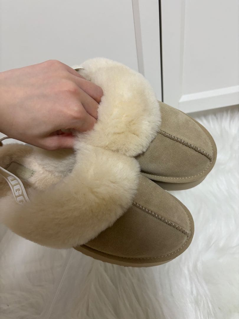 UGG ベージュ 厚底スライドサンダル