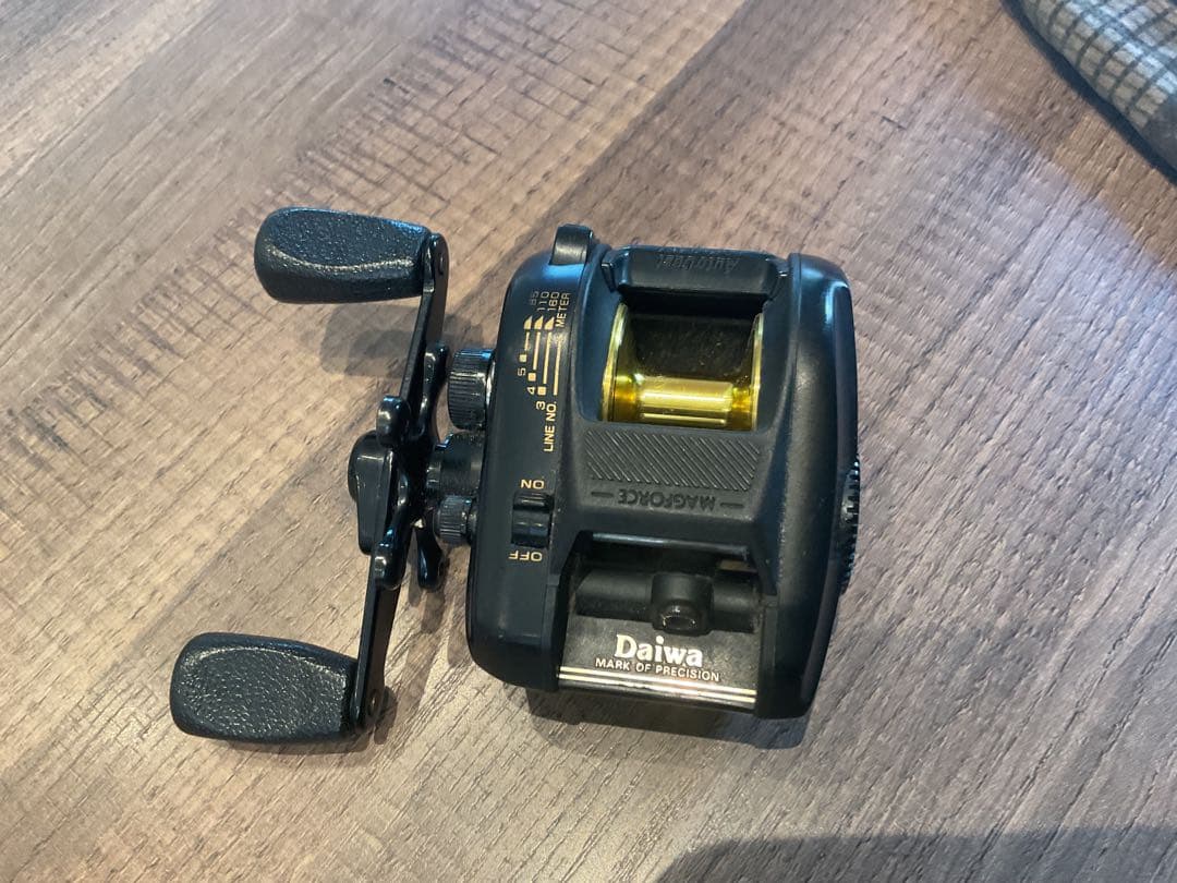 スーパートーナメント2500I専用カスタムハンドル　リール非売品です。