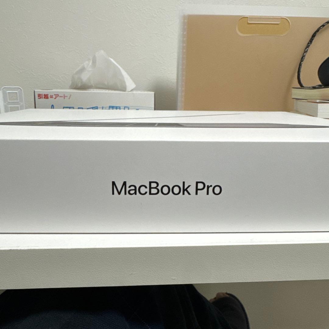 13インチ　MacBook Pro 本体　スペースグレー