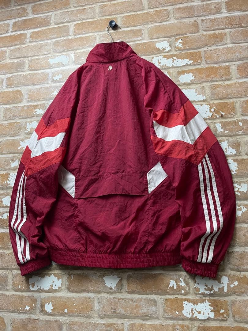 adidas バイエルン　トラックジャケット　ナイロンジャケット　赤　刺繍