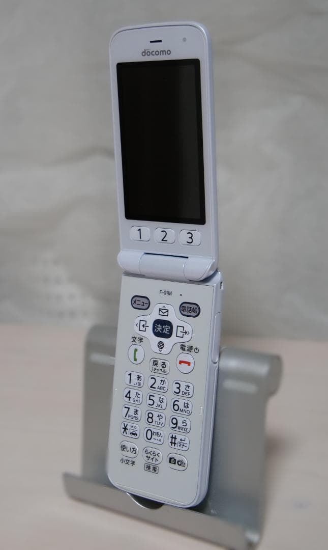 K*様 美品 docomo らくらくホン ホワイト F-01M