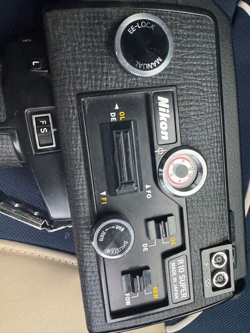 Nikon R10 super カメラ　特別価格！