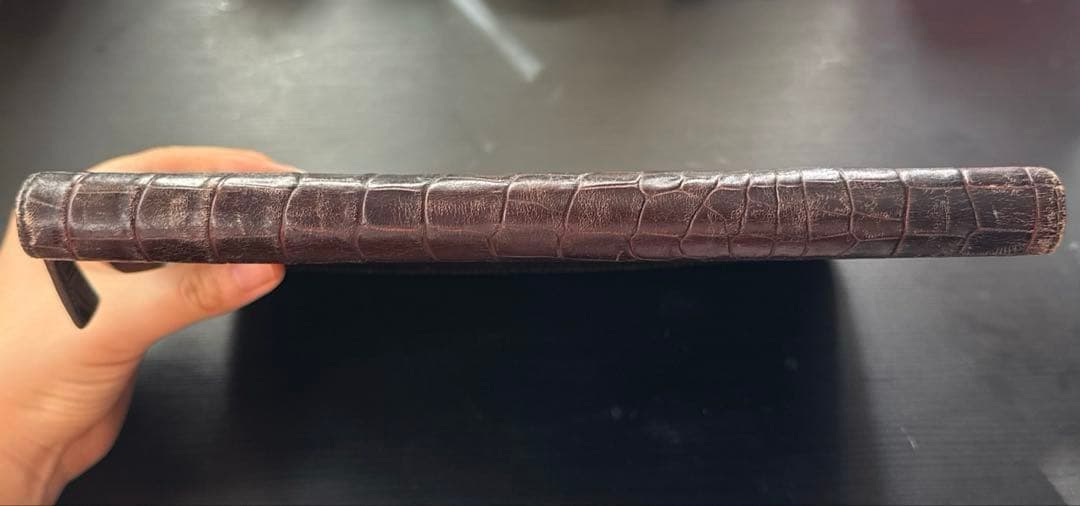 Smythson（スマイソン） クロコ型押しレザー ジップ付きiPadケース