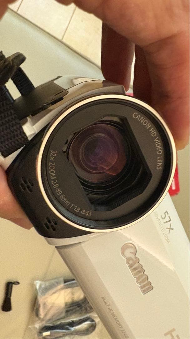 ビデオカメラ canon ivis hf r62