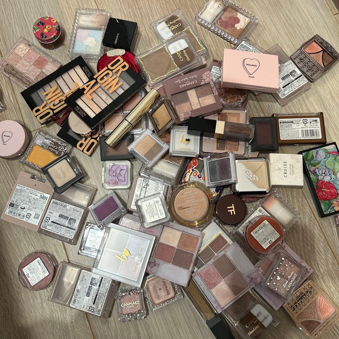 アイシャドウ、チーク等　まとめ売り　130点以上