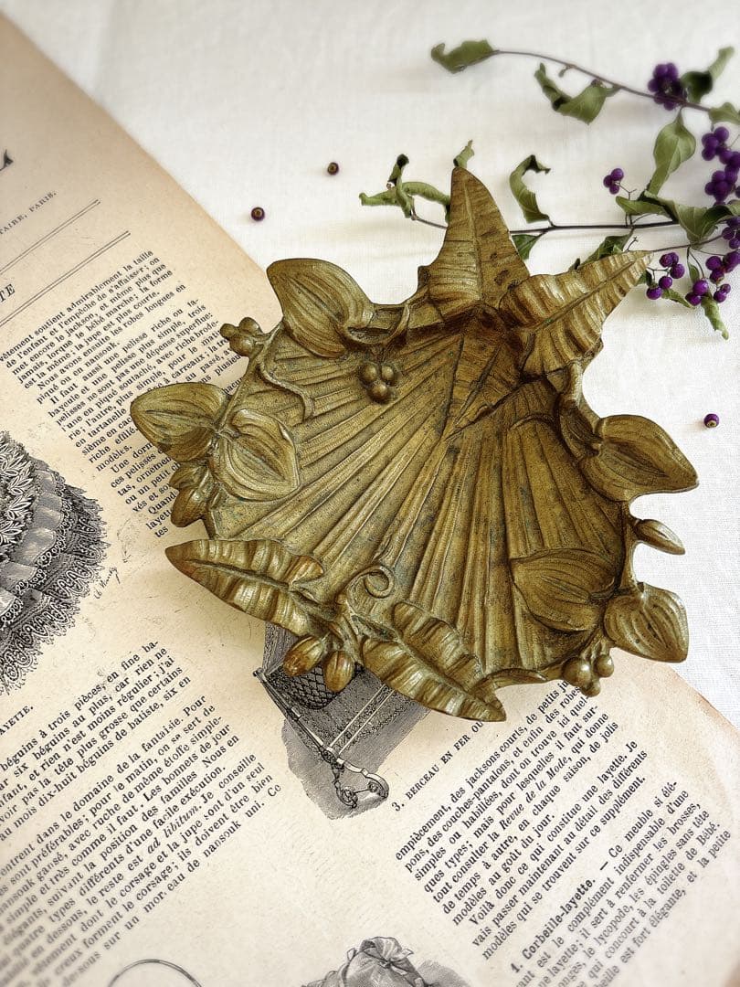 フランスブロカント　真鍮製トレイ　シェル型トレイ　シェル・ボタニカル