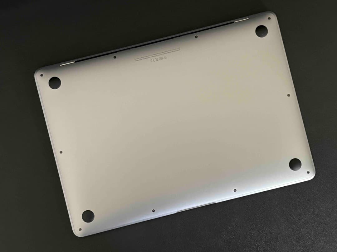 MacBook Air（M1,2020）13.3㌅ 16GBメモリ CTOモデル