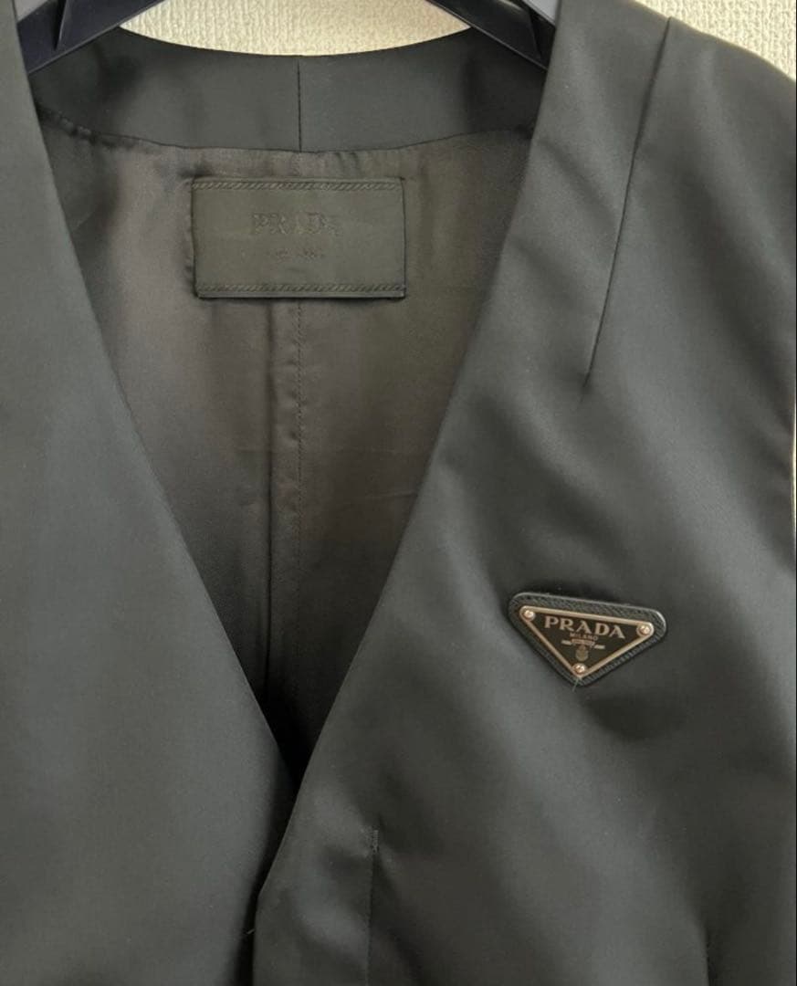 【美品・正規品】PRADA プラダ ナイロンジレ／50サイズ・ロゴプレート付き