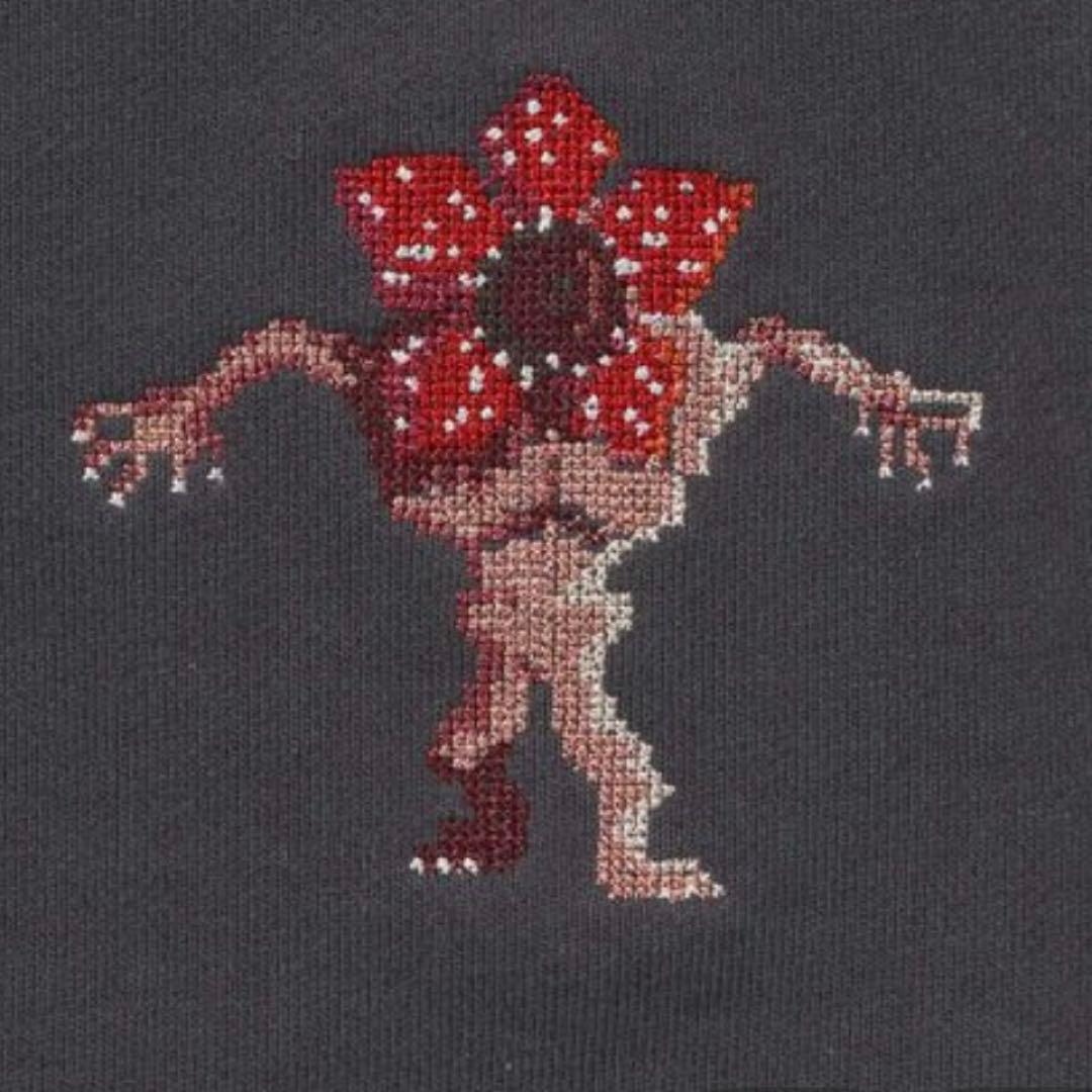 STRANGER THINGSアソートスウェットプルオーバー チャコール