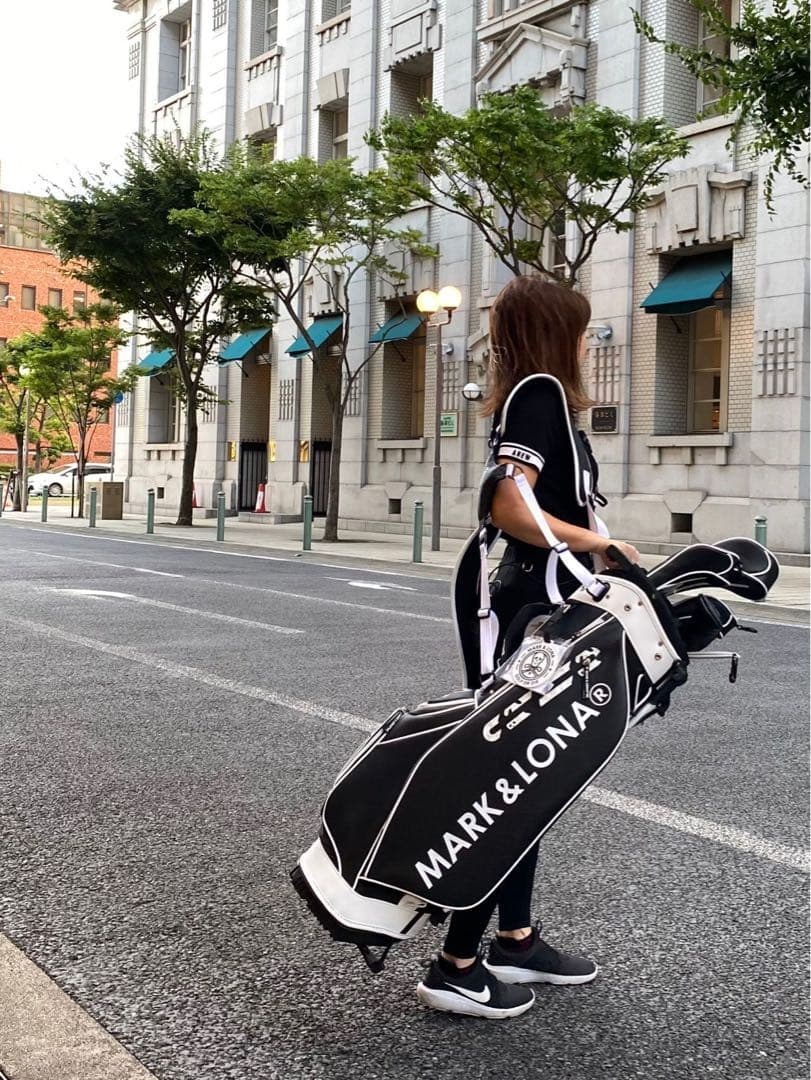 マークアンドロナ　マッシブキャディバッグ　ブラック　黒色