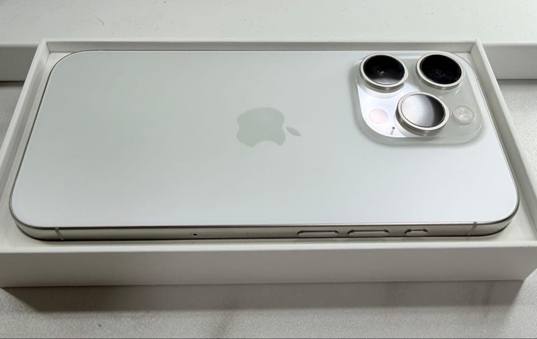 iPhone 15 Pro 128GB ホワイトチタニウム 本体 SIMフリー