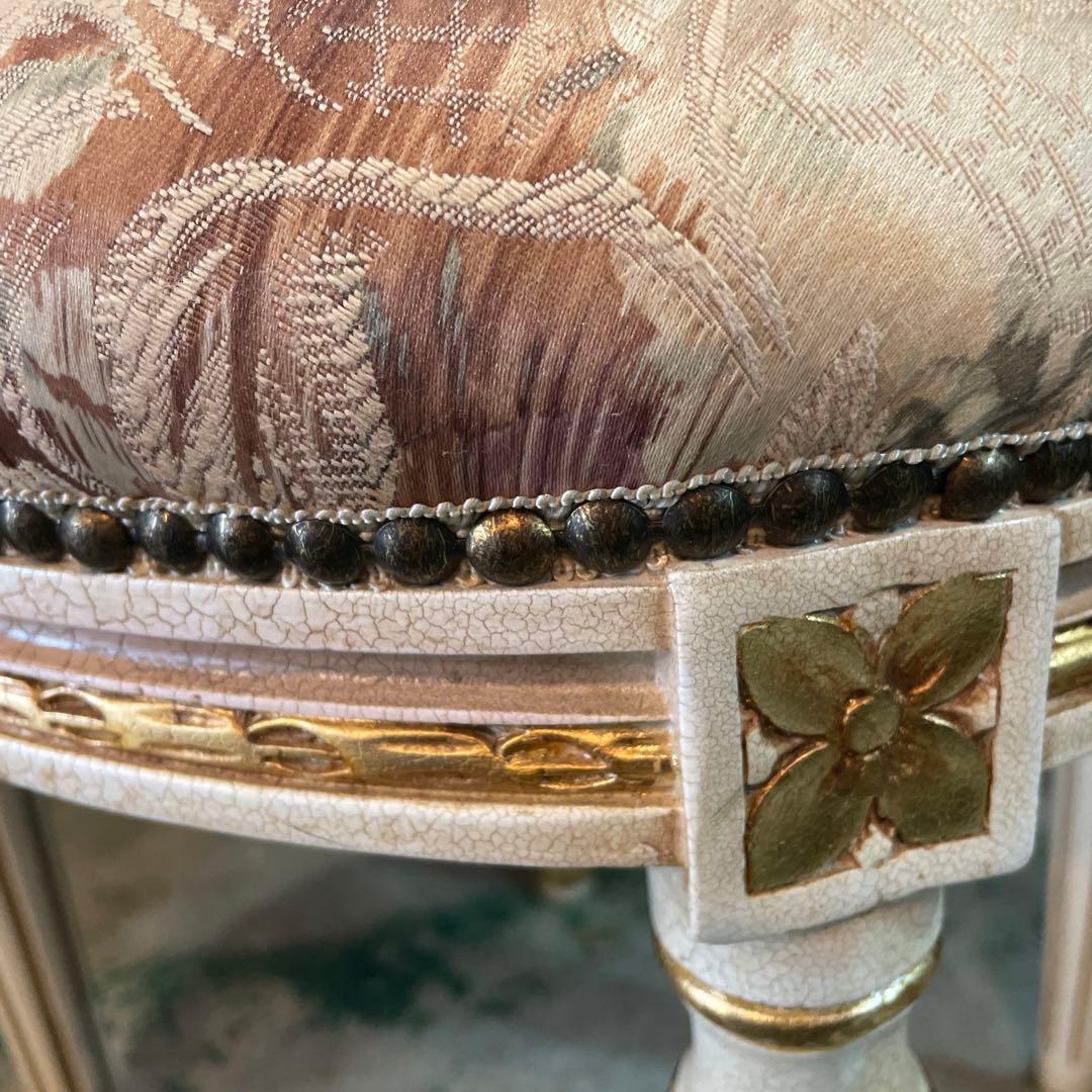 イタリア製・ロココ調チェアー・金彩・鋲打ち