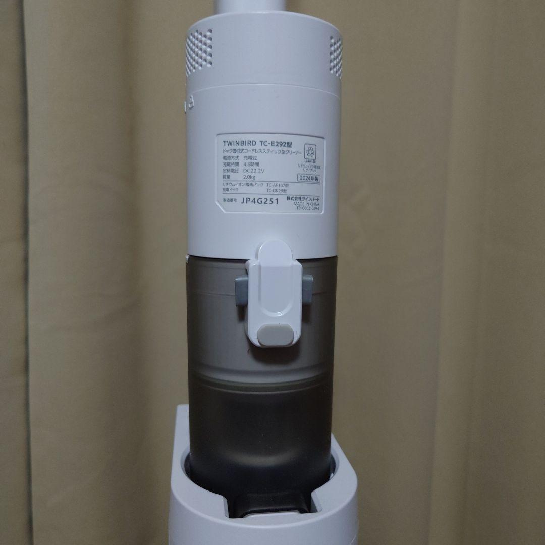 コードレス掃除機 サイクロン式 自動ゴミ収集 置くだけ充電 自走式 軽量