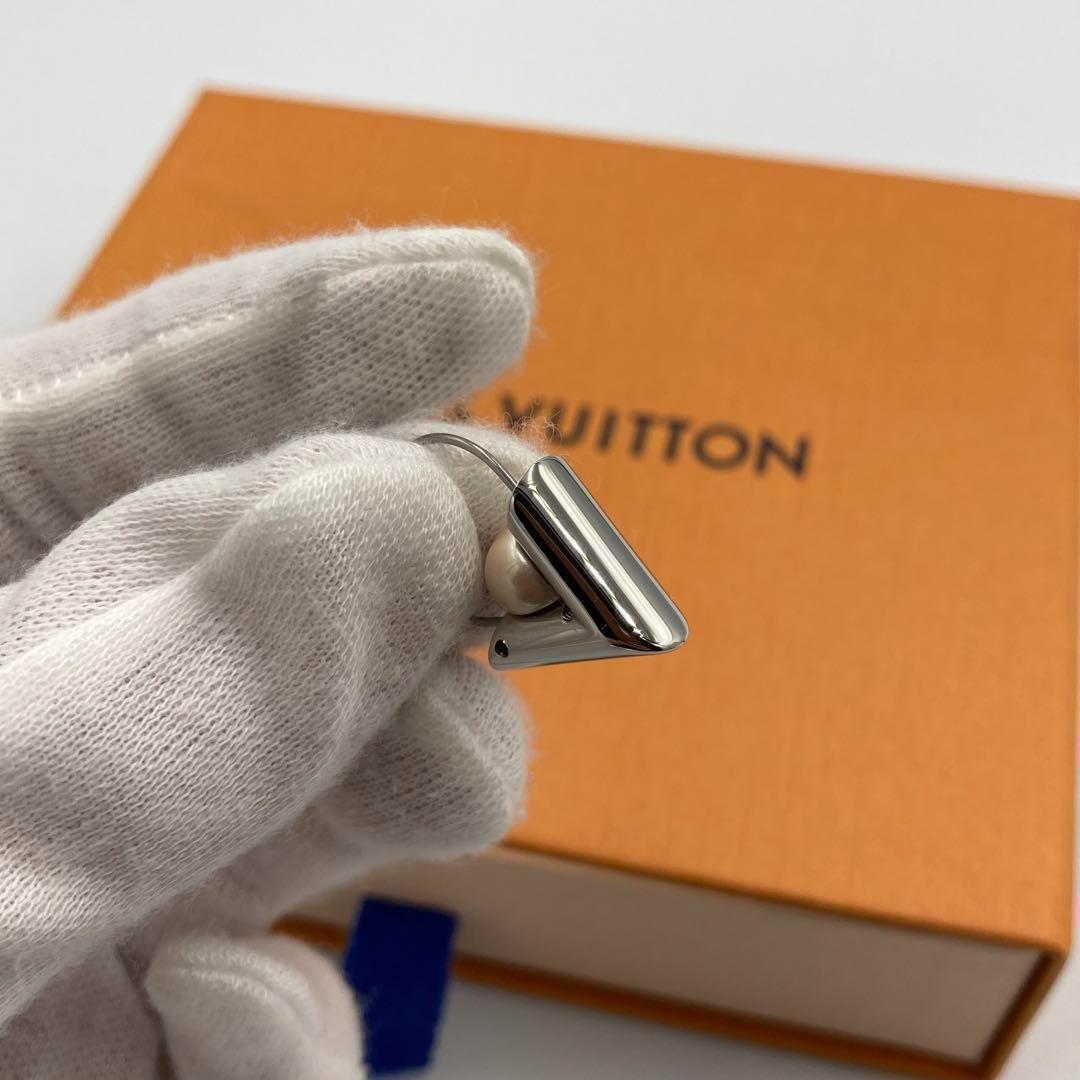 ！美品！　ルイヴィトン　ピアス　V シルバー