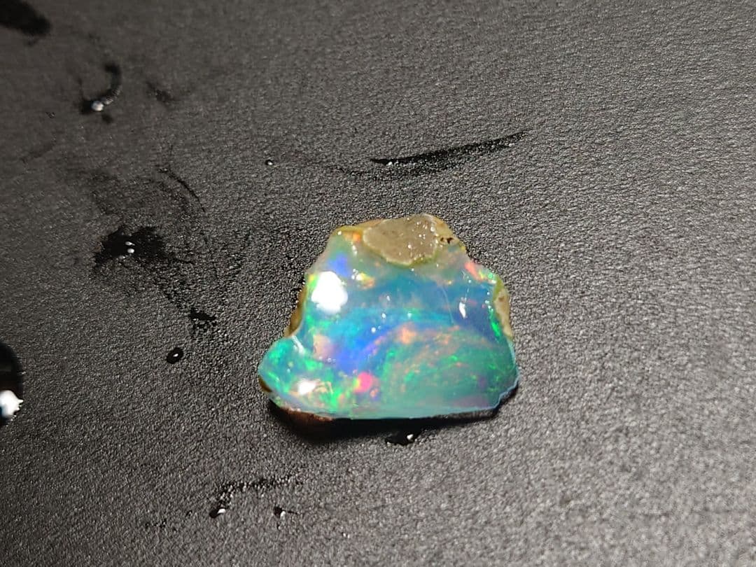 エチオピアウェロ産　チョークオパール　原石　鉱物標本　虹