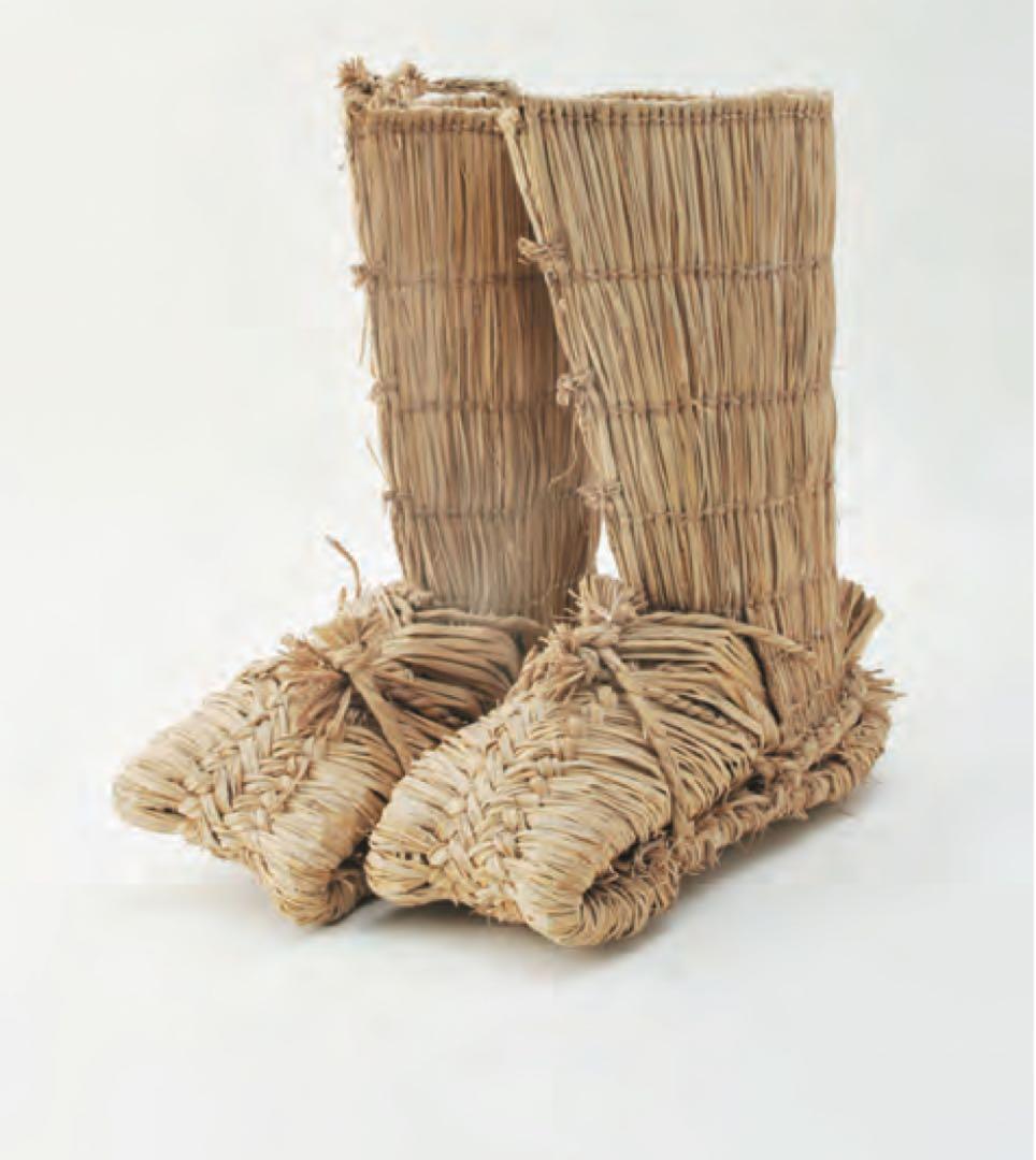 民芸品　民藝　わらぐつ　伝統的な藁製草履　冬　長靴
