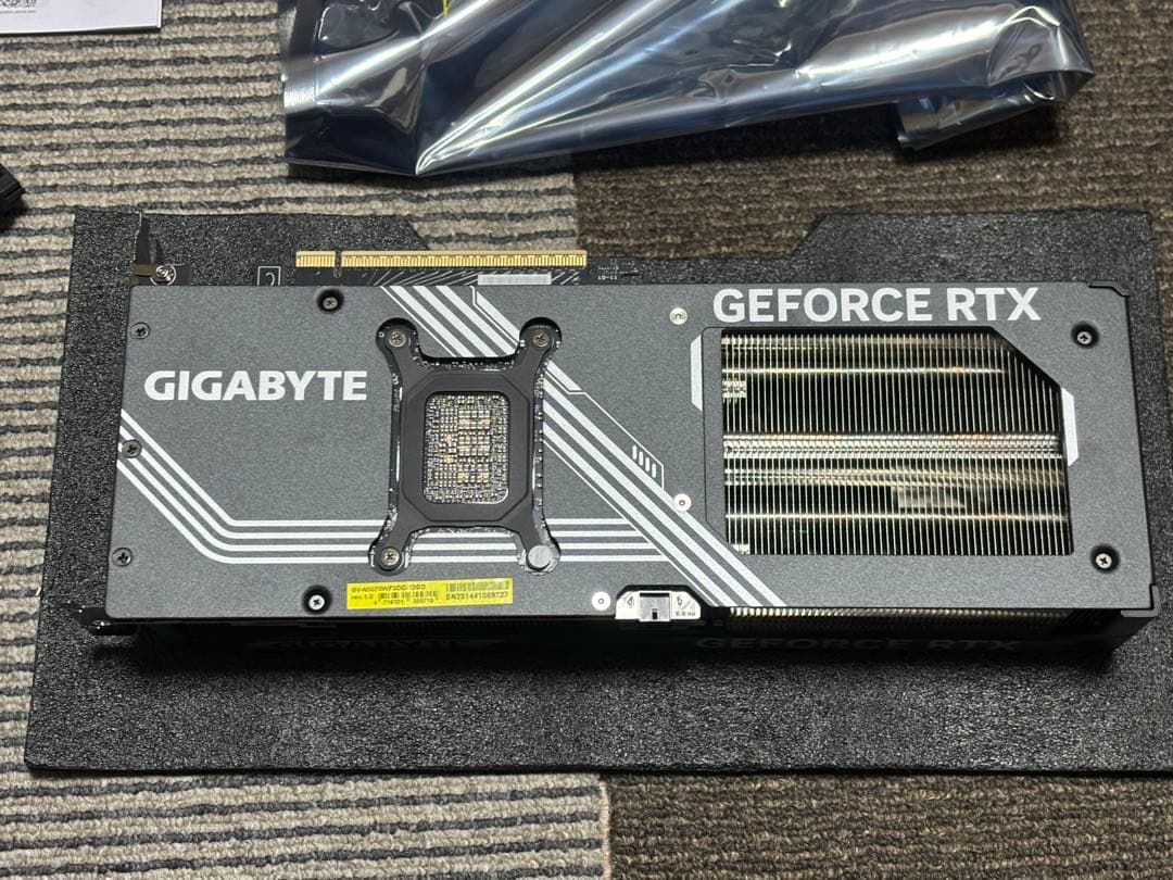 GIGABYTE GEFORCE RTX 5070 本体