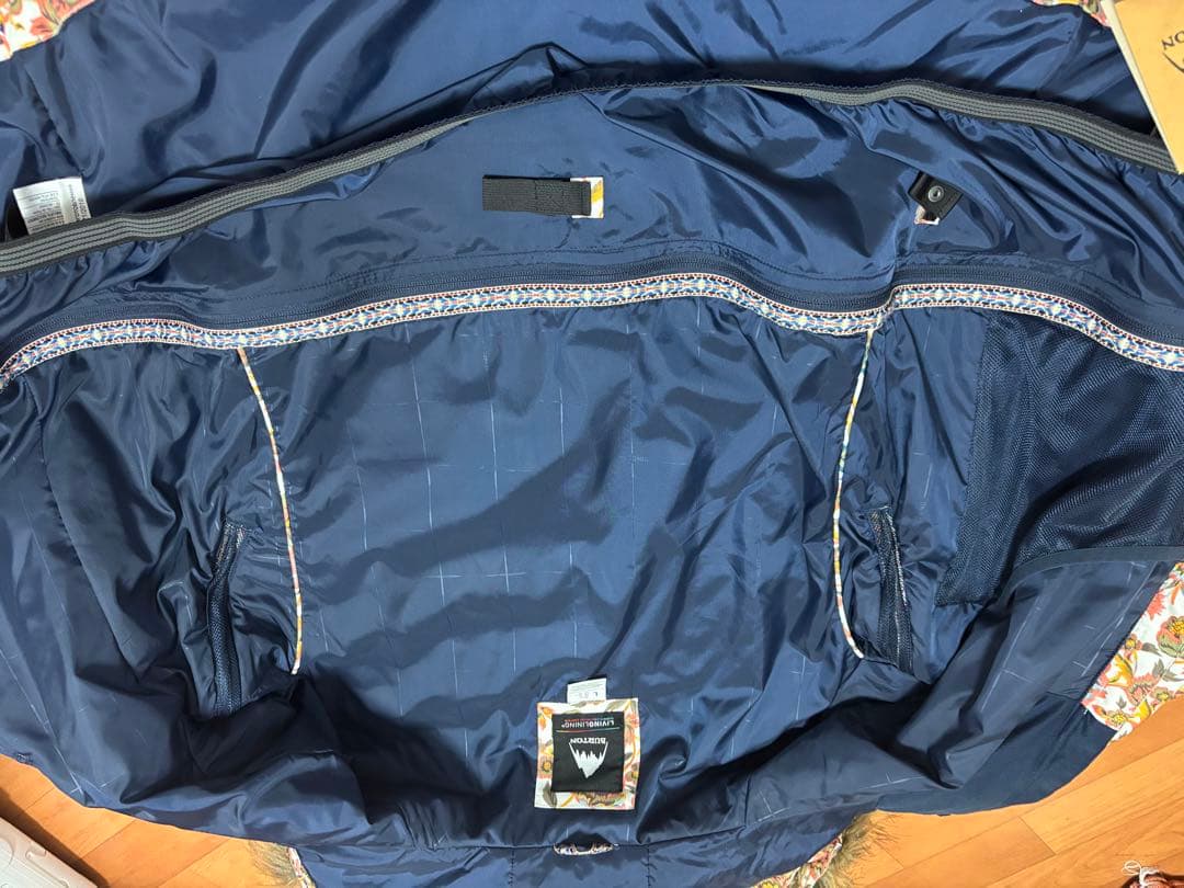 一度使用!BURTONバートン花柄スキーウェアジャケットLスノーボードスキー