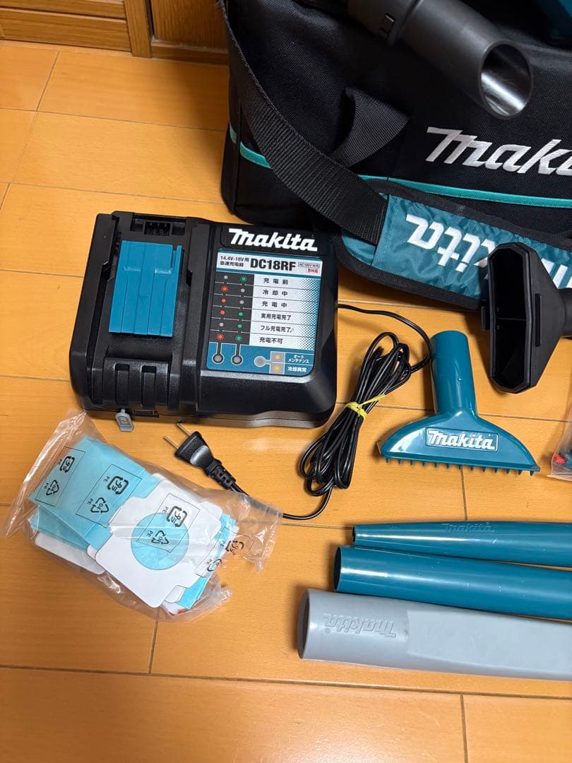 あ*〜様 Makita 充電式クリーナCL184D ／充電器DC18RF／BL1