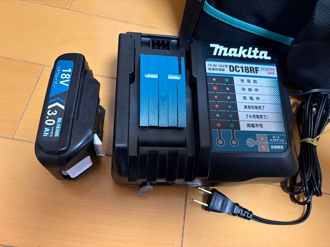 あ*〜様 Makita 充電式クリーナCL184D ／充電器DC18RF／BL1