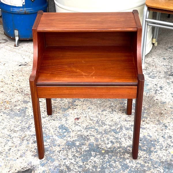 北欧ビンテージ　ナイトテーブル　サイドテーブル　ベッドサイドチェスト