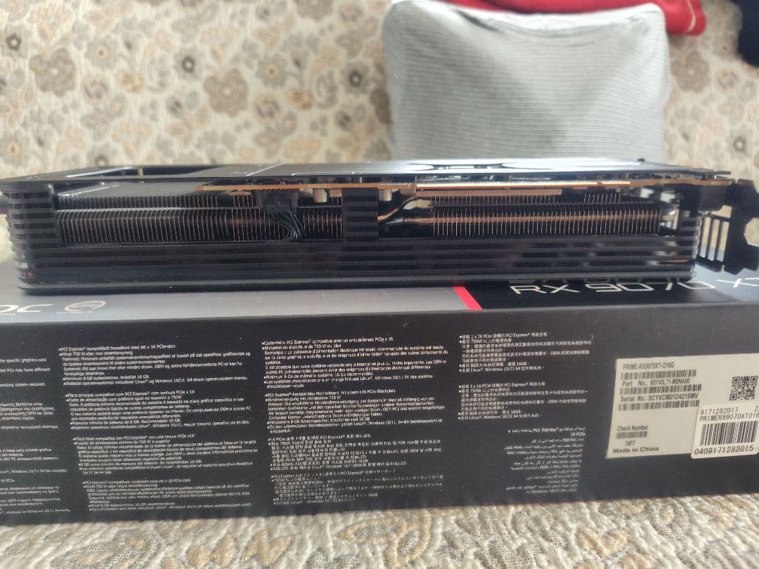 美品ASUS Radeon RX 9070 XT 16GB OC