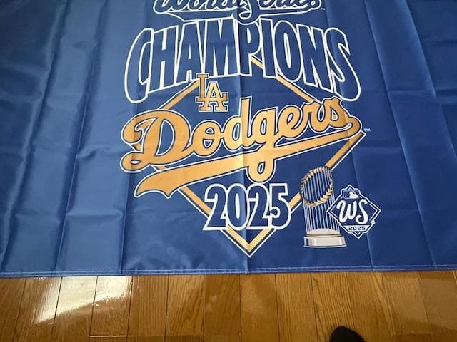大谷翔平ドジャースWS2025優勝記念ロッカーROOM球団公認フラッグUS限定