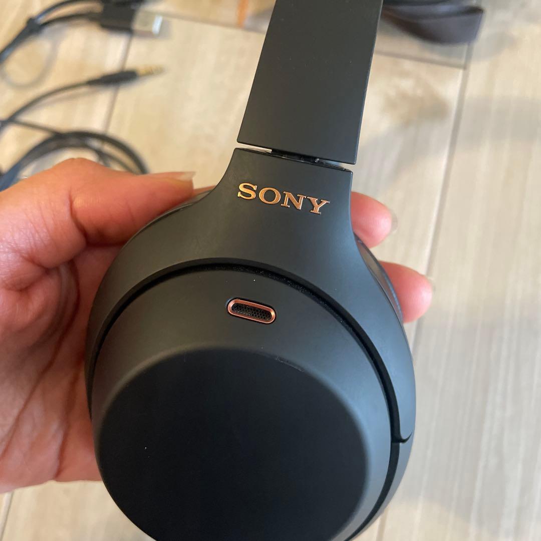 SONY WH 1000 XM4 ワイヤレスヘッドホン　ケースあり