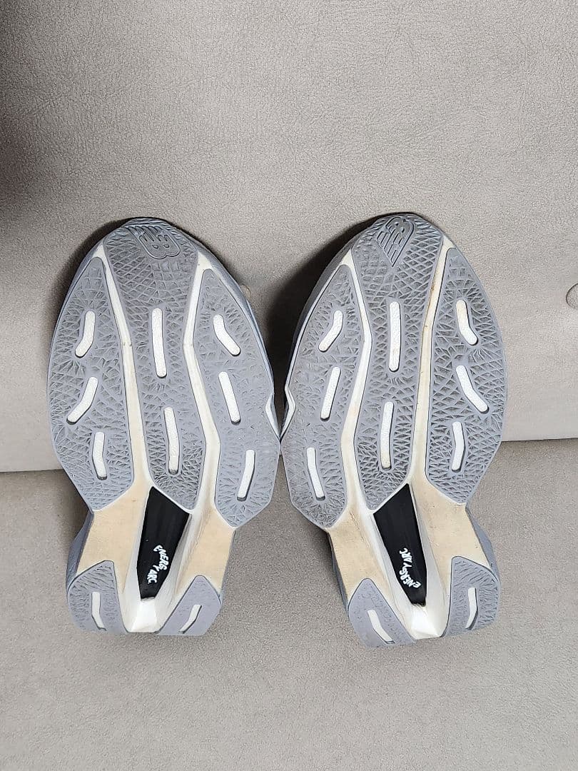 ニューバランス　フューエルセル スーパーコンプ エリート v4 24cm