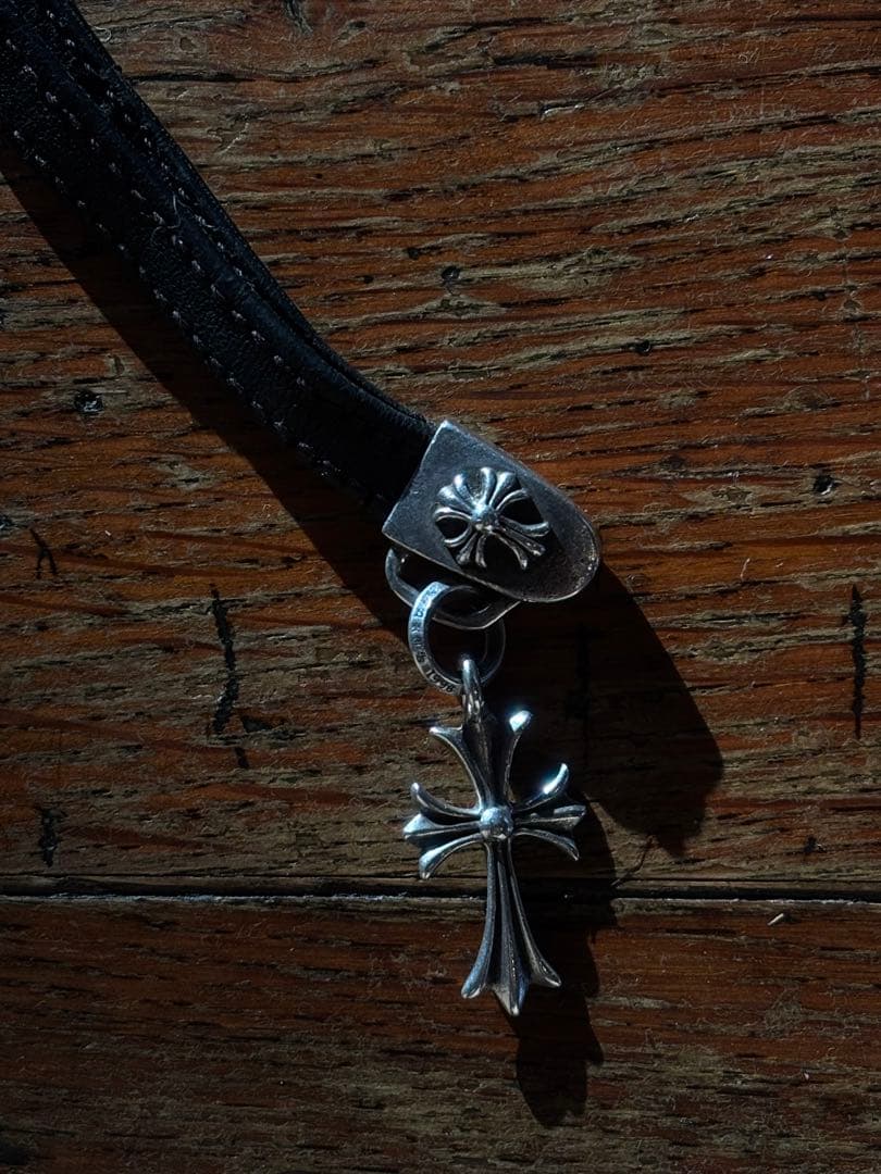 クロムハーツのクロスチャーム キーホルダー、スマホストラップ