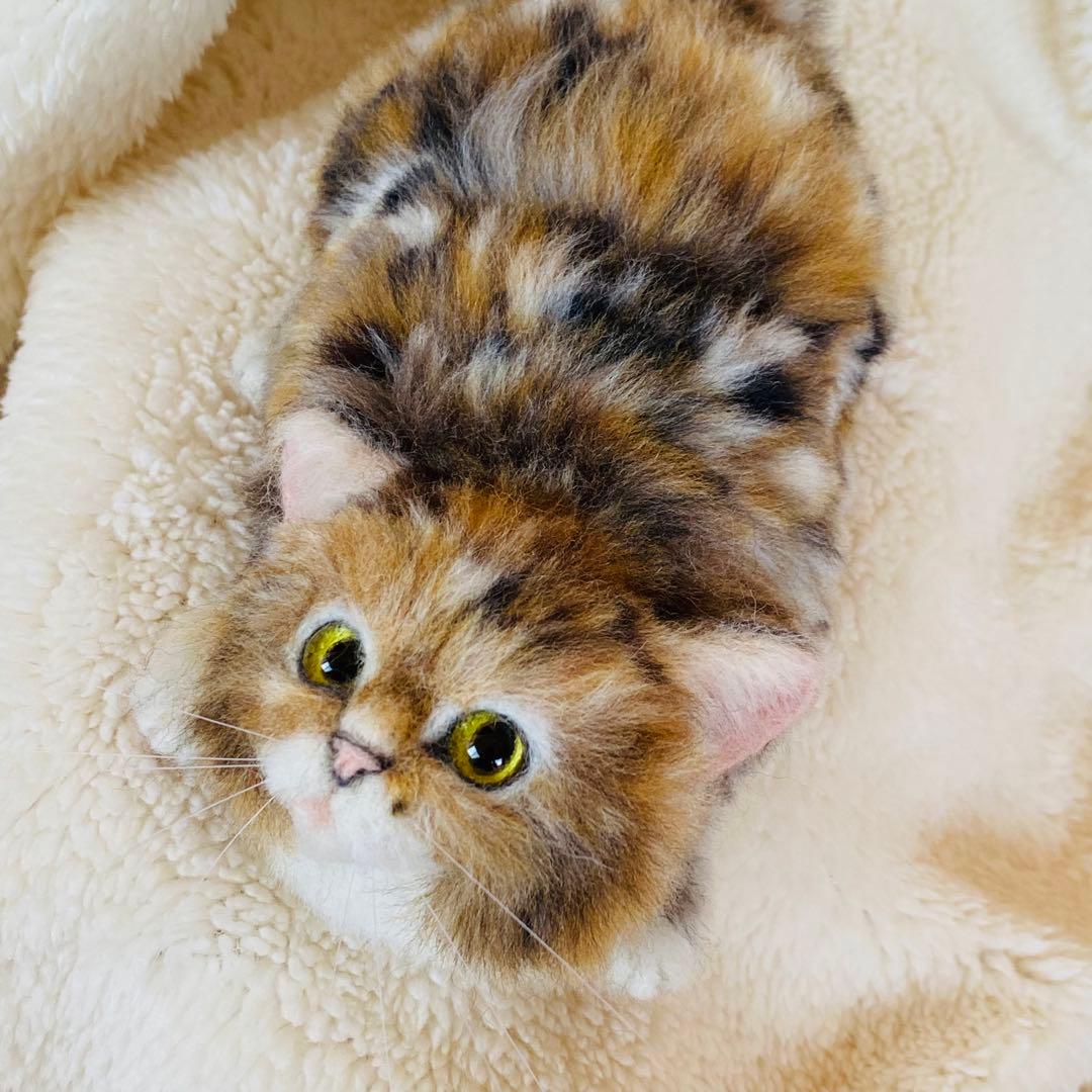 羊毛フェルト猫　全身　リアル可愛い三毛のサイベリアン