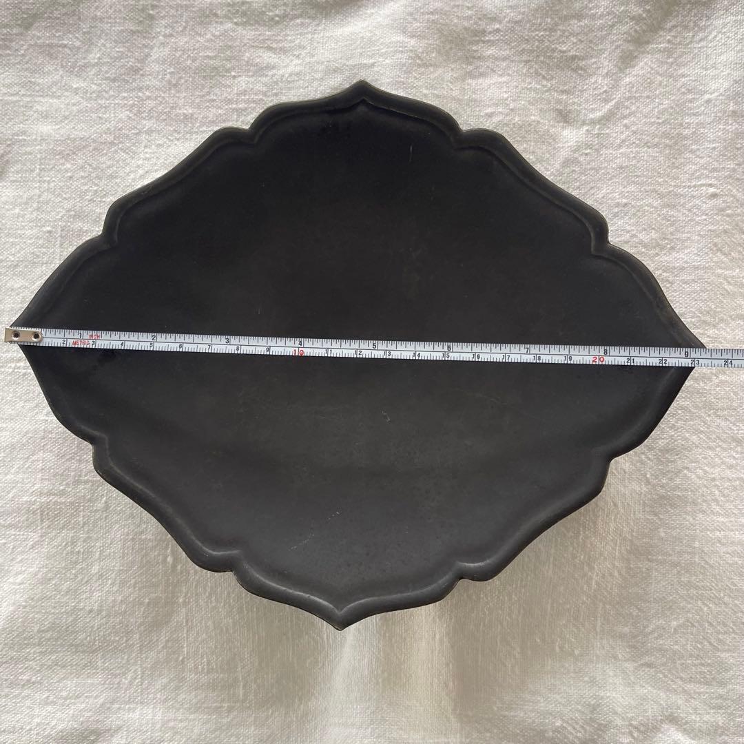 人気作家 木下和美さんの黒釉輪花ひし形皿