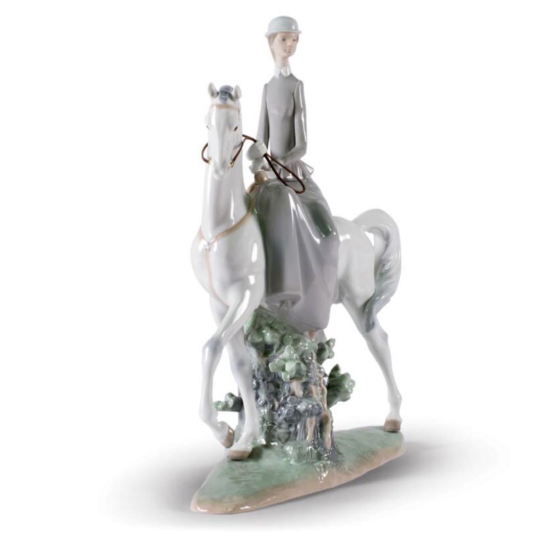 リヤドロ　白い馬の少女