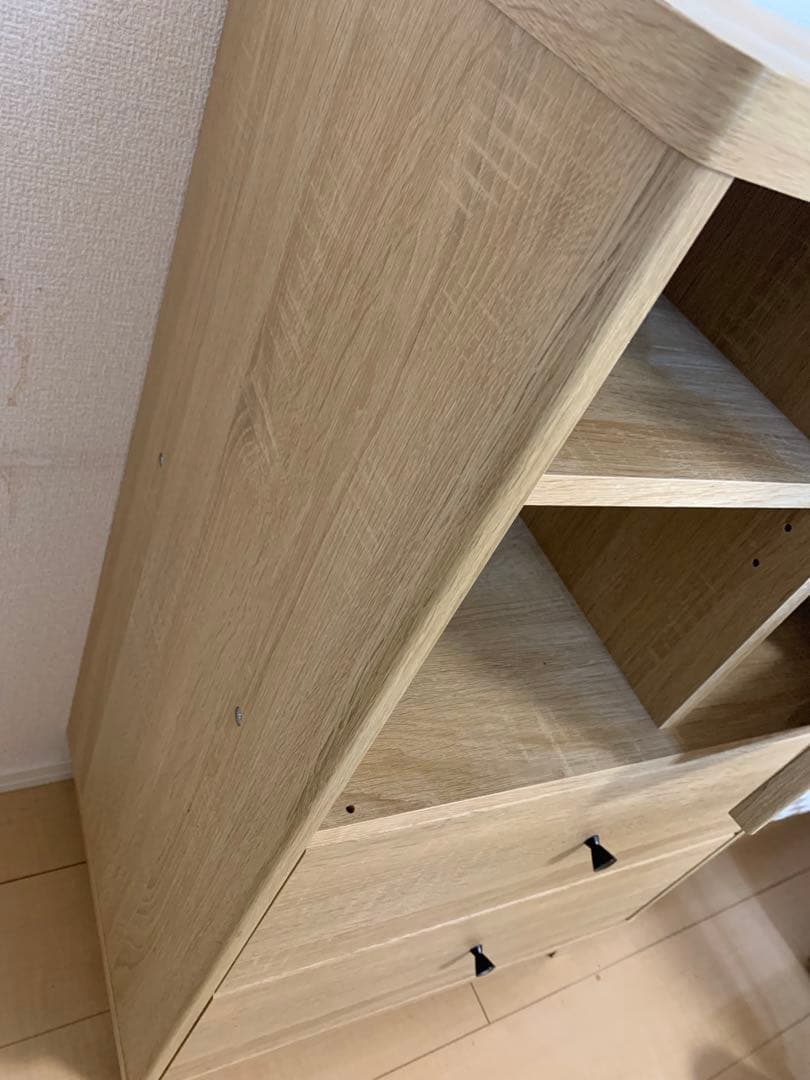 収納キャビネット　窓ガラス付き