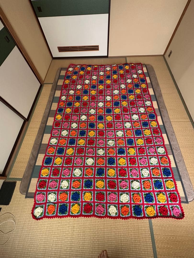 立体感多彩なバラ花柄　グラニースクエア✳︎ブランケット✳︎マルチカバー✳︎大判