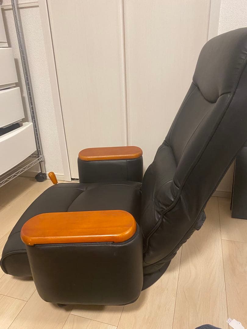 リクライニング 1人掛けソファ 黒　ウッド調　収納付き