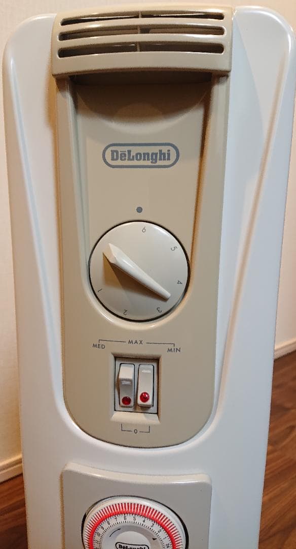 子供やお年寄りも安心♪ デロンギ社製オイルヒーター 24時間タイマー付 寝室に♪