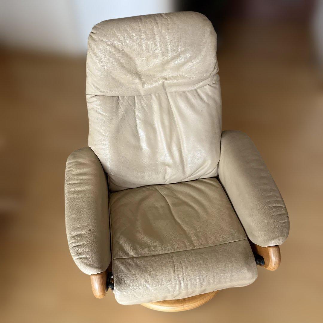 シモンズ　ベージュ レザー リクライニングチェア