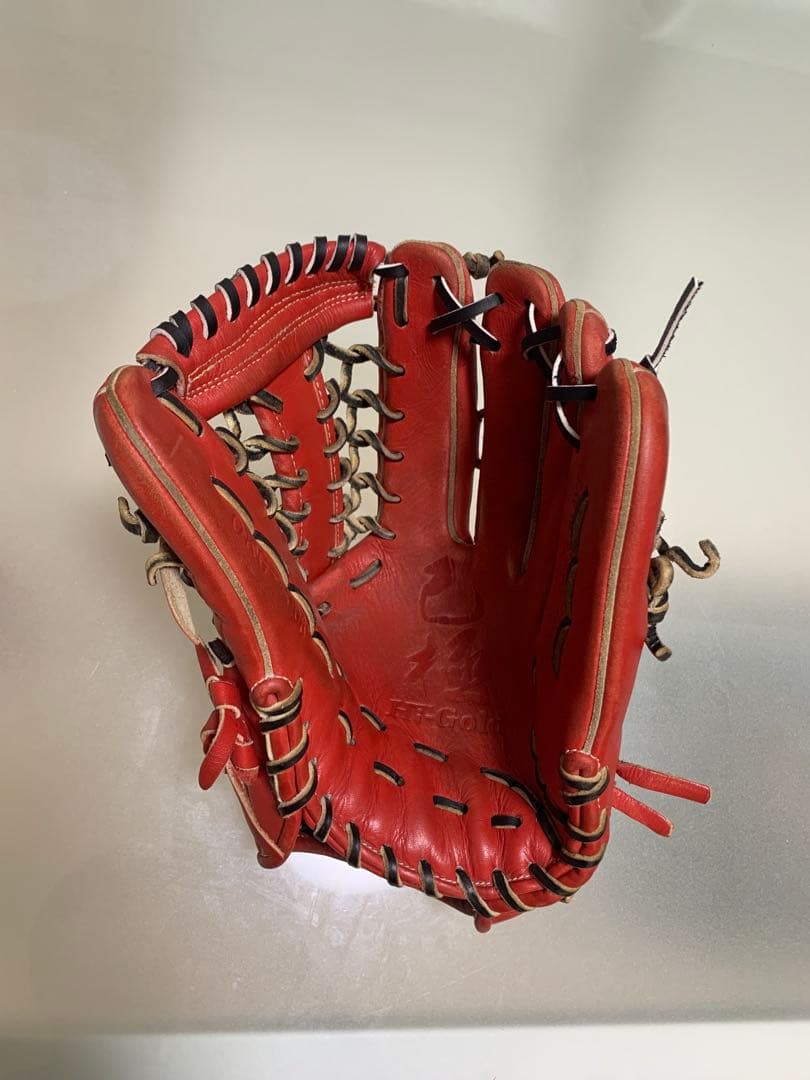 ハイゴールド　軟式外野用グローブ　一部紐交換済み