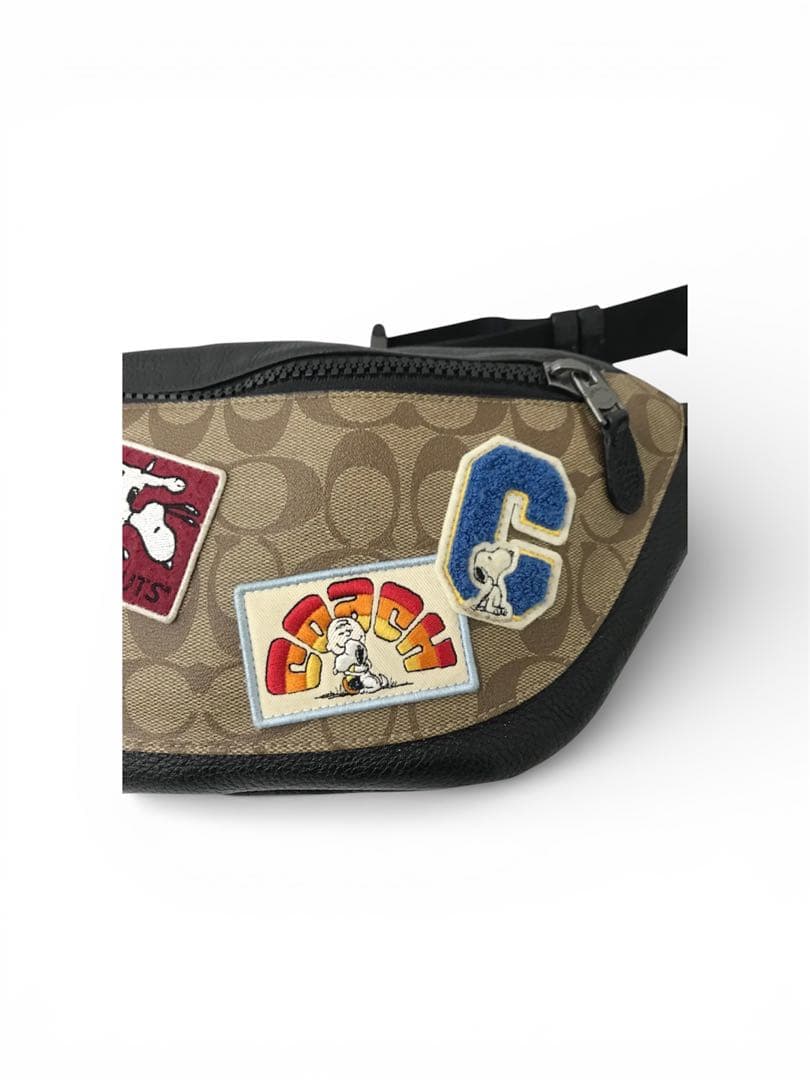 コラボ　コーチ COACH ピーナッツ スヌーピー　ワッペン付きウエストバッグ