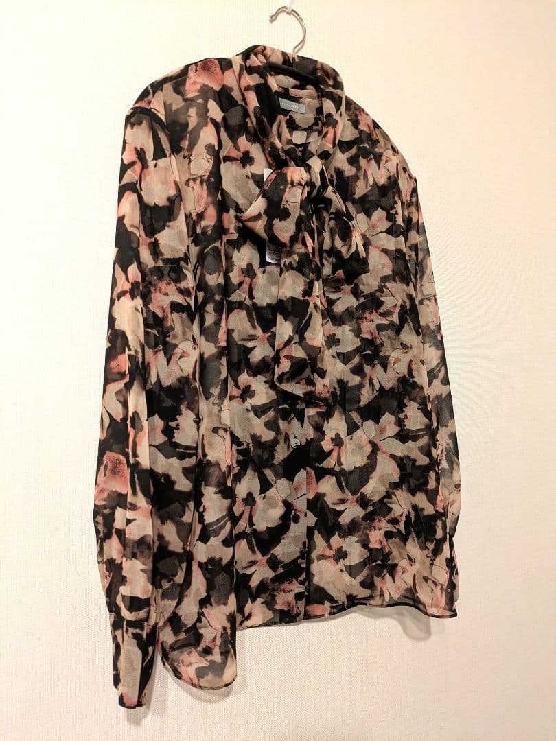 新品*定価3.7万 セオリーリュクス 今季完売 フローラルプリントブラウス